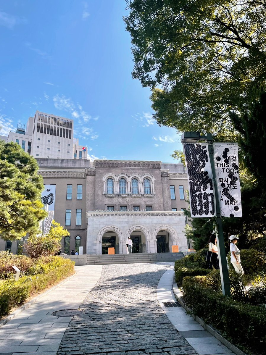 yossywld's tweet photo. チュソク当日はあちこち休みだけど、美術館や王宮などは開いている。しかも名節特典で、普段は有料の施設も無料になっていたりする。市民美術館と徳寿宮は外国人観光客とチュソクでも暇らしい韓国人でごった返していた。 https://t.co/87D1ehkmyr