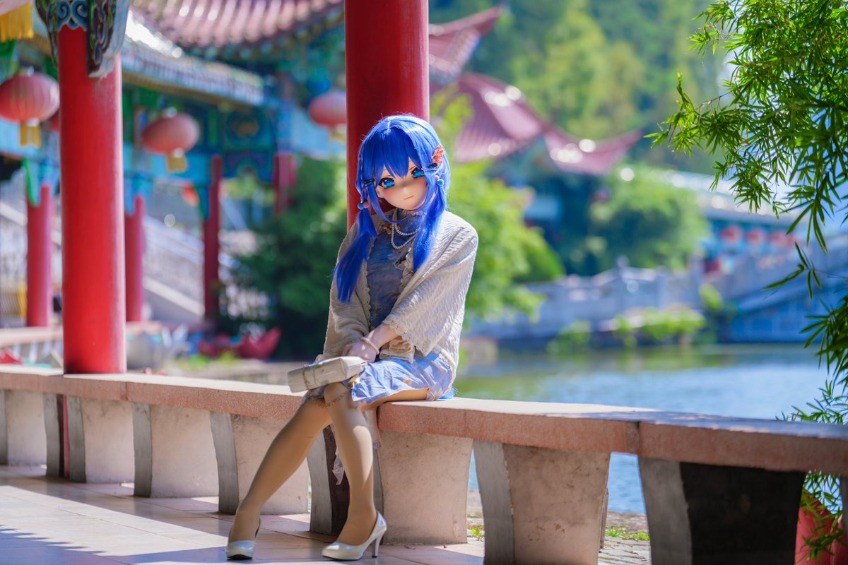 在莲花池畔·其二
出镜<a href="/GoldSara_Lotus/">纏枝蓮</a>