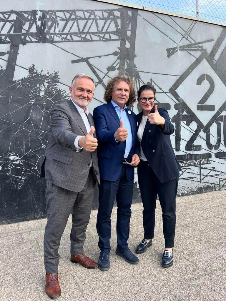 KarnowskiSopot's tweet photo. Jesteśmy jedną drużyną😎Gramy zespołowo i razem wygramy te #wybory✌️15 października bądź z nami!
Aleksandra Dulkiewicz, Wojciech Szczurek, #Gdańsk, #Gdynia, #Sopot, #Pomorze, 
@Dulkiewicz_A, @W_Szczurek, @takdlapolski,
@KObywatelska https://t.co/biOFBib6Og