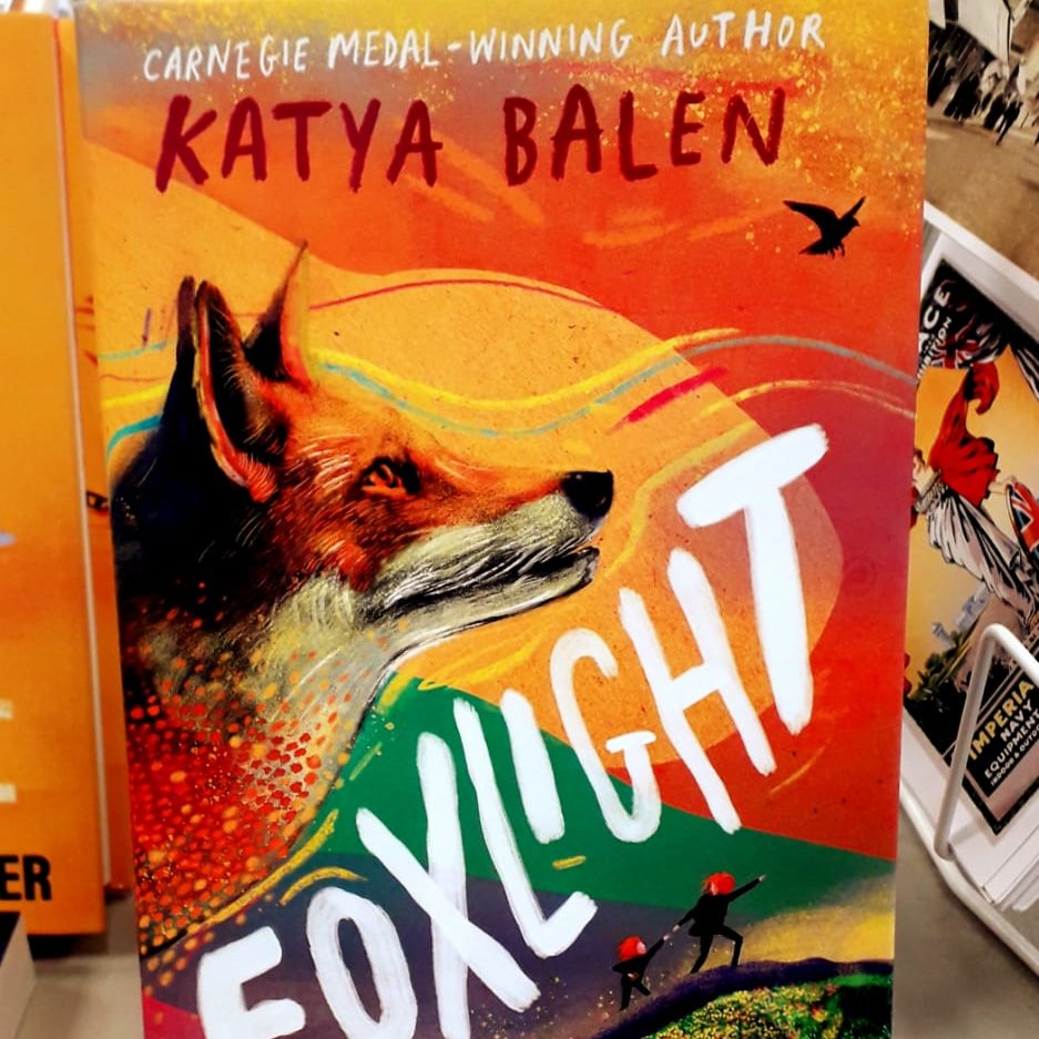 booksellercrow's tweet photo. We had visitors! Welcome back to Carnegie Medal-winning children's author @katyabalen signing copies of her wonderful new novel, FOXLIGHT. That @mossmontmomery acted as security.
You can order a signed copy here: https://t.co/LGPFPnvzFR

#WritingCommunity #indiebookshop #foxlight https://t.co/oUI2znedZJ