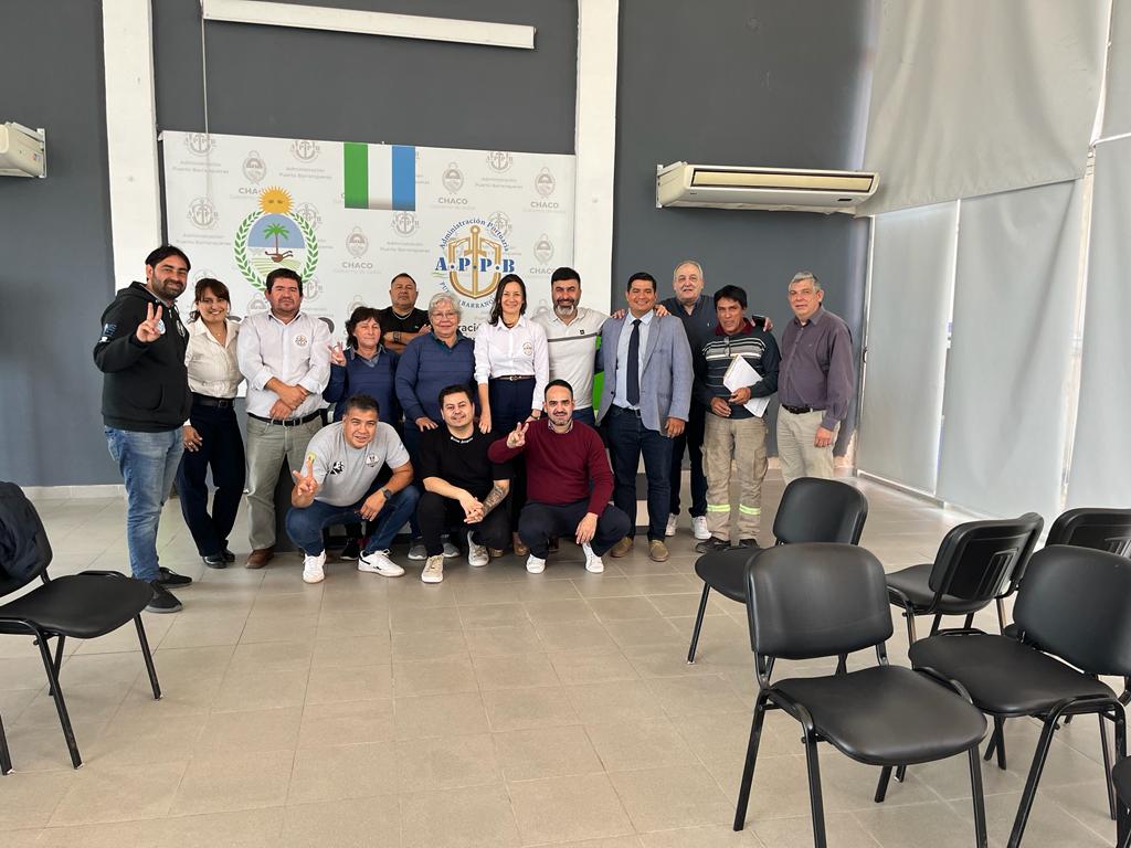 APDFApuertosOK's tweet photo. Se inauguró la sede "Seccional Barranqueras", felicitamos a los compañeros por su nueva casa.
A la fiesta concurrieron autoridades nacionales y locales y estamos muy felices de seguir creciendo.
@APDFA_Bq https://t.co/RnVrciRwEu