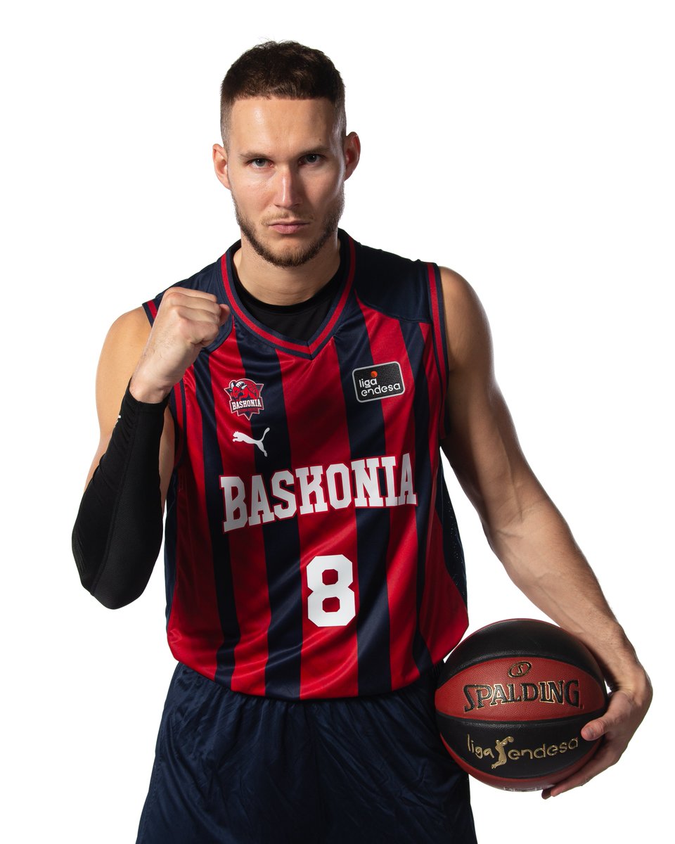 Debut en casa de nuestro capitán 💙❤️

✨ Día importante para @Sedekerskis_11 

#GoazenBaskonia