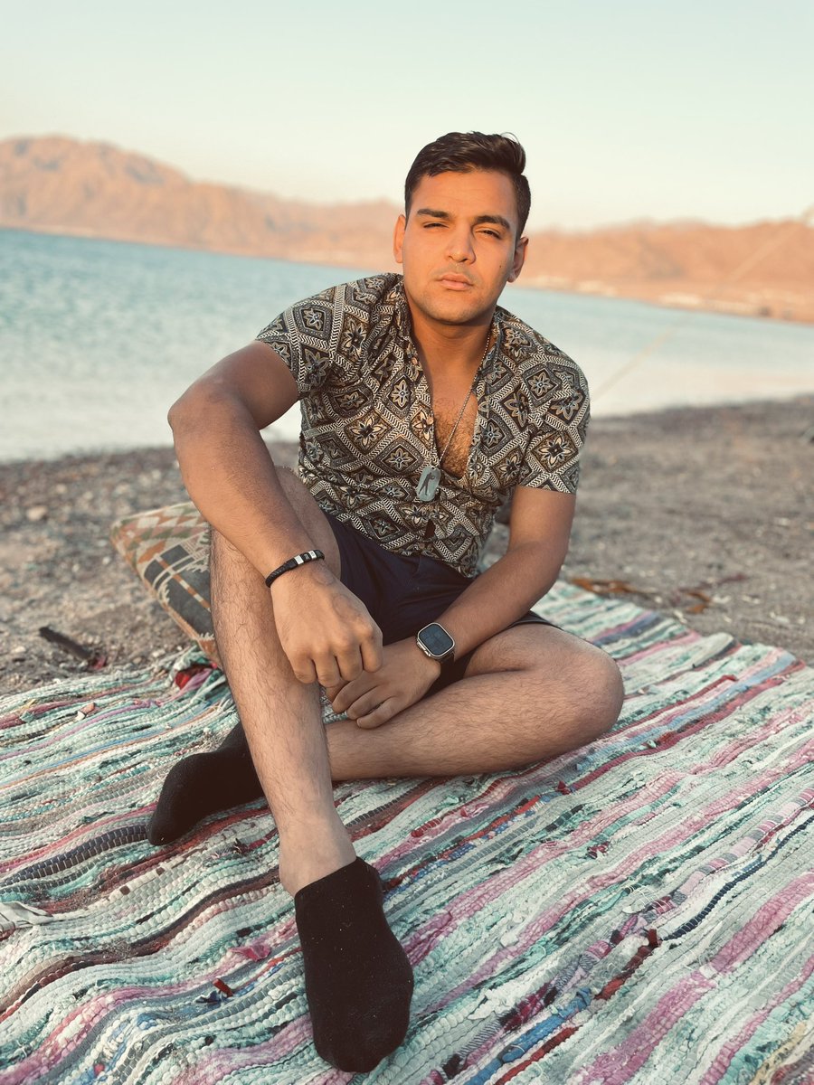omarsultan77's tweet photo. Smile and ignore everything that hurts you,life is not lived twice ✨ https://t.co/BslibAsO9U
