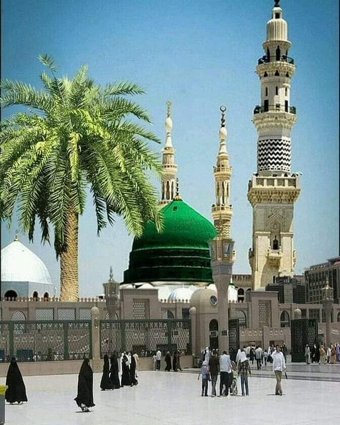 کعبہ ہے بے شک انجمن آرا دُلھن مگر
ساری بَھار دلھنیوں میں دولھا کے گھر کی ہے

#حدوں_بیحد_درود_نبیﷺ_تے