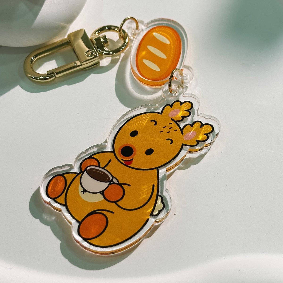 commandpstudio's tweet image. พ่วงกุญแจ อะคริลิคใส+พิมพ์ใต้ 
เพิ่มลูกเล่นโดยการพ่วงอะคริลิคชิ้นเล็ก 
และใส่อะไหล่สีทอง ทำให้ดูน่ารักมากขึ้น 

#commandpstudio 
#acrylickeychains 
#giftshop