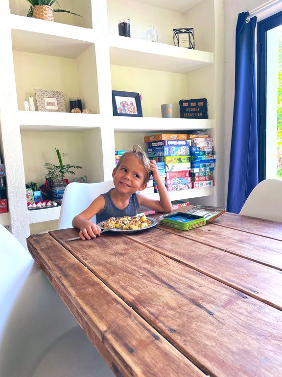 FamilyCoste's tweet photo. Sourire à la vie, c’est accueillir chaque instant avec gratitude. 🙏 #Gratitude #SourireALaVie #MomentsPrécieux #InstantMagique #Familycoste https://t.co/CXNHQNGoHa