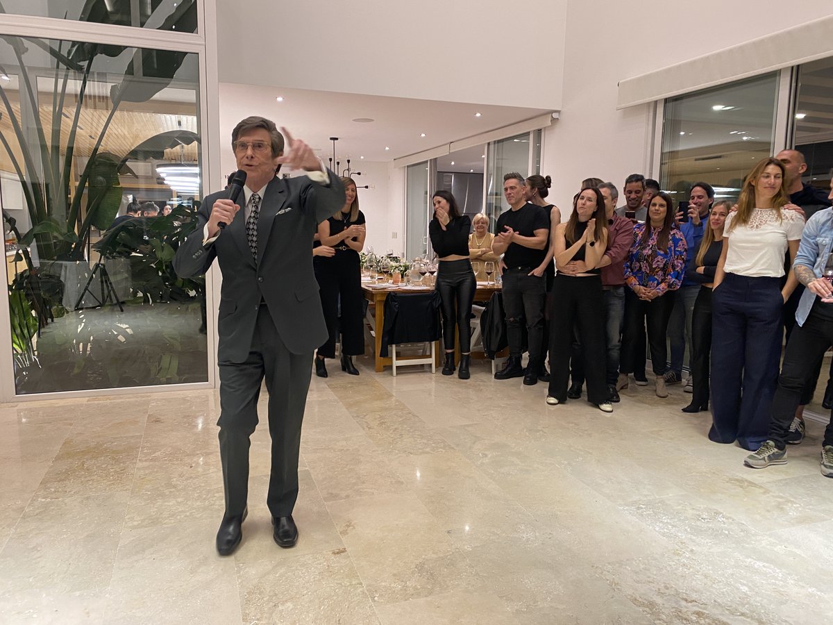 WorldMusicBA's tweet image. Presentamos a #SilvioSoldan con los juegos de #FelizDomingo para todos en un evento privado en Rodríguez.
►¿Te interesa contratarlo? Visitanos: worldmusicba.com/silvio-soldan-…