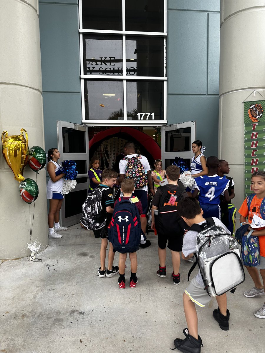 ApopkaHS's tweet photo. Apopka High School Varsity Cheer and Football were able to greet students at our local elementary schools this morning to get them ready for #rockyourschool day! We hope they have a fun and engaging day! #futurebluedarters ๐ฆ
๐ #ocpsRYS https://t.co/F0XI5Y3Pik