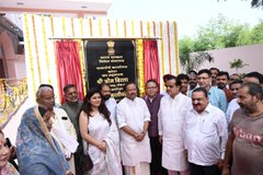 EconomicTimes's tweet image. A new #PassportOffice (PO) was inaugurated earlier today at #Kota, #Rajasthan by MoS MEA V Muraleedharan in the presence of other dignitaries today. This is the 37th Passport Office in India and the 2nd Passport Office in Rajasthan.
🗞️ Catch the day's latest news and updates ➠
