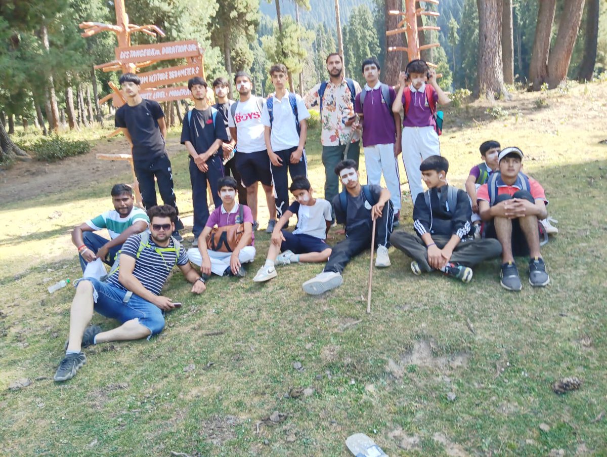 imthewaseem's tweet image. Trekking with my students of SAADI MEMORIAL INSTITUTE PULWAMA at #Phelgam . Our day one starts from #Baisranvalley to #TulianLake . So much fun as an instructor and a trekker. 
@MajDPSingh @NationFirstSP @VTripathi102 @Dilsekishtwar @DeepakThakur_10 @MuienRaja @Kuldeep54045872