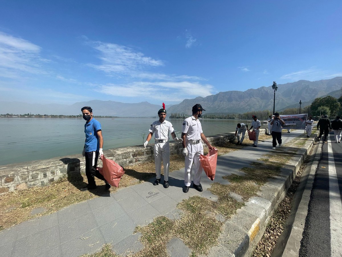 NCCDteJKL's tweet photo. 🌊 Naval #NCC Cadets join the #SwachhBharat Abhiyaan 3.0 with a #CleanShip drive at Dal Lake! 🚢 Their dedication to preserving this natural treasure is truly commendable. Let's keep our environment clean and beautiful together! 🌿 #SHS2023 @garbagefree @PMOIndia @PRODefSrinagar https://t.co/8b99eNlcpK