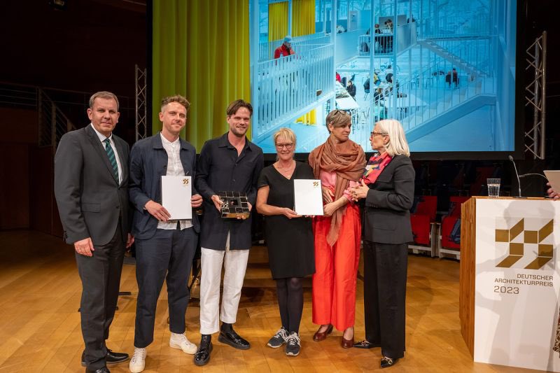 Angela_Ittel's tweet photo. 🏆👏Great news for @tuBraunschweig!The #studenthouse of our University was awarded the German Architecture #Award. Congratulations to our 🎓 alumni Gustav Düsing and Max Hacke, who designed this impressive project! @BAK_Berlin https://t.co/V866gjd6KM