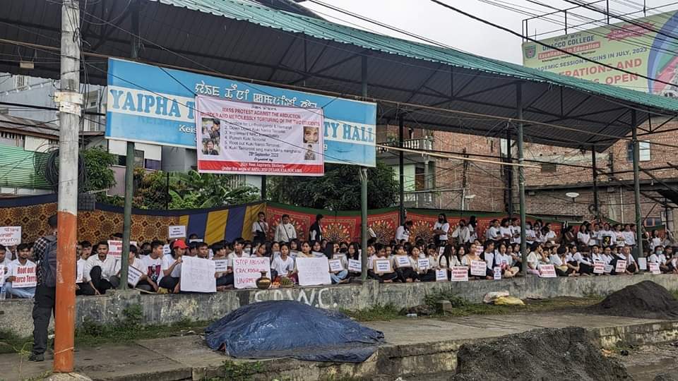 ExplorersandEn1's tweet photo. Neet aspirant protest against the killing of two students #Linthoingambi #Hemanjit 

#wewantjusticeforlinthoingambiandHemanjit 
#SaveMeiteiSaveManipur https://t.co/OlM6PLZZ9X