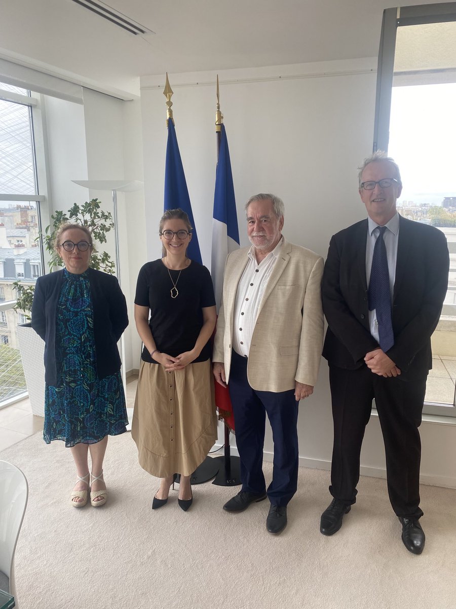 FedeAdedom's tweet photo. Échanges fructueux entre A Berge Ministre des Solidarités P Malphettes Pdt, H Vidor DG et L Verdier SG d’adedom sur les enjeux du Domicile, préserver l’avenir et comprendre pourquoi dans des CD les financements ne sont pas distribués. ⁦⁦@auroreberge⁩ ⁦@CNSA_actu⁩ https://t.co/npf4RJ7ZCn