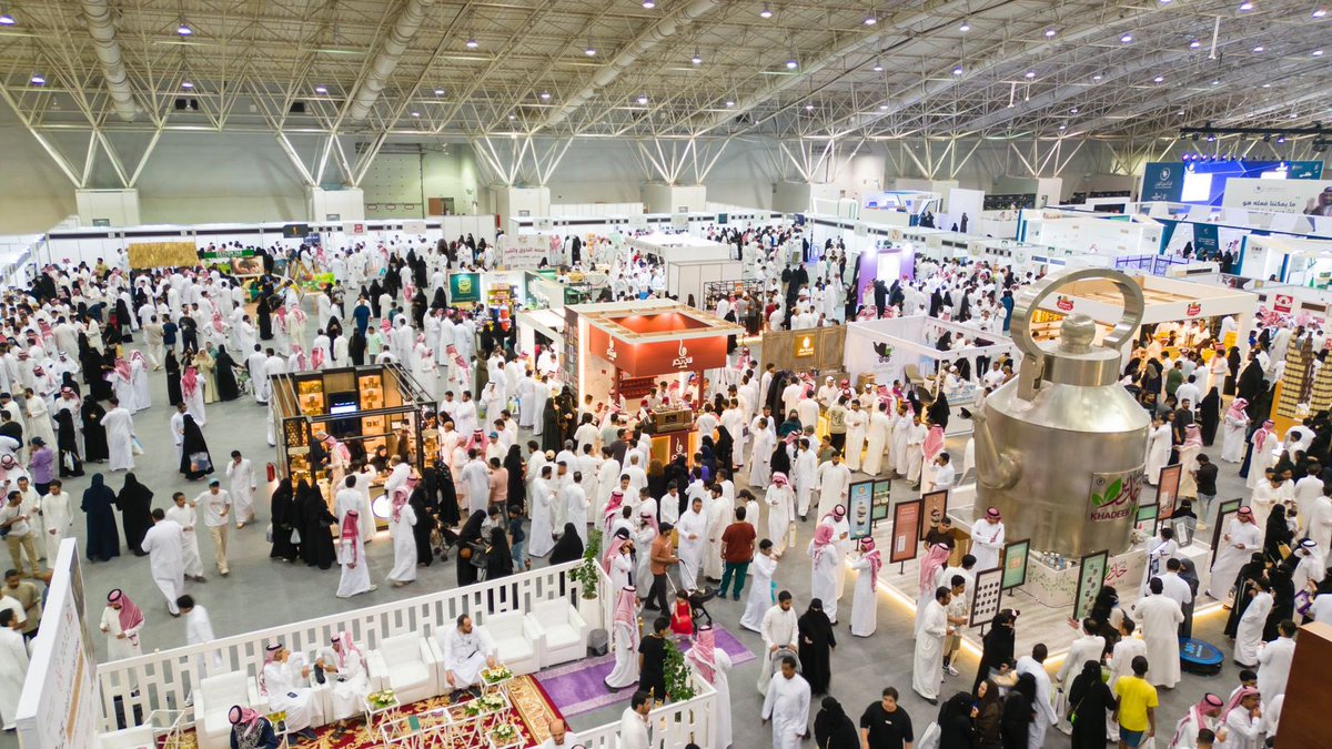 GlobalTea_sa's tweet photo. وانقضت أيام جميلة لأروع المعارض السنوية @teaexhibition 
ومتأكدين بأن السنة القادمة سيكون أكثر تألقاً 👌

كان هناك متحف الشاي الغني بالمعلومات القيمة لصاحبه العم وائل @aldaqfaq https://t.co/shO8YkiI44