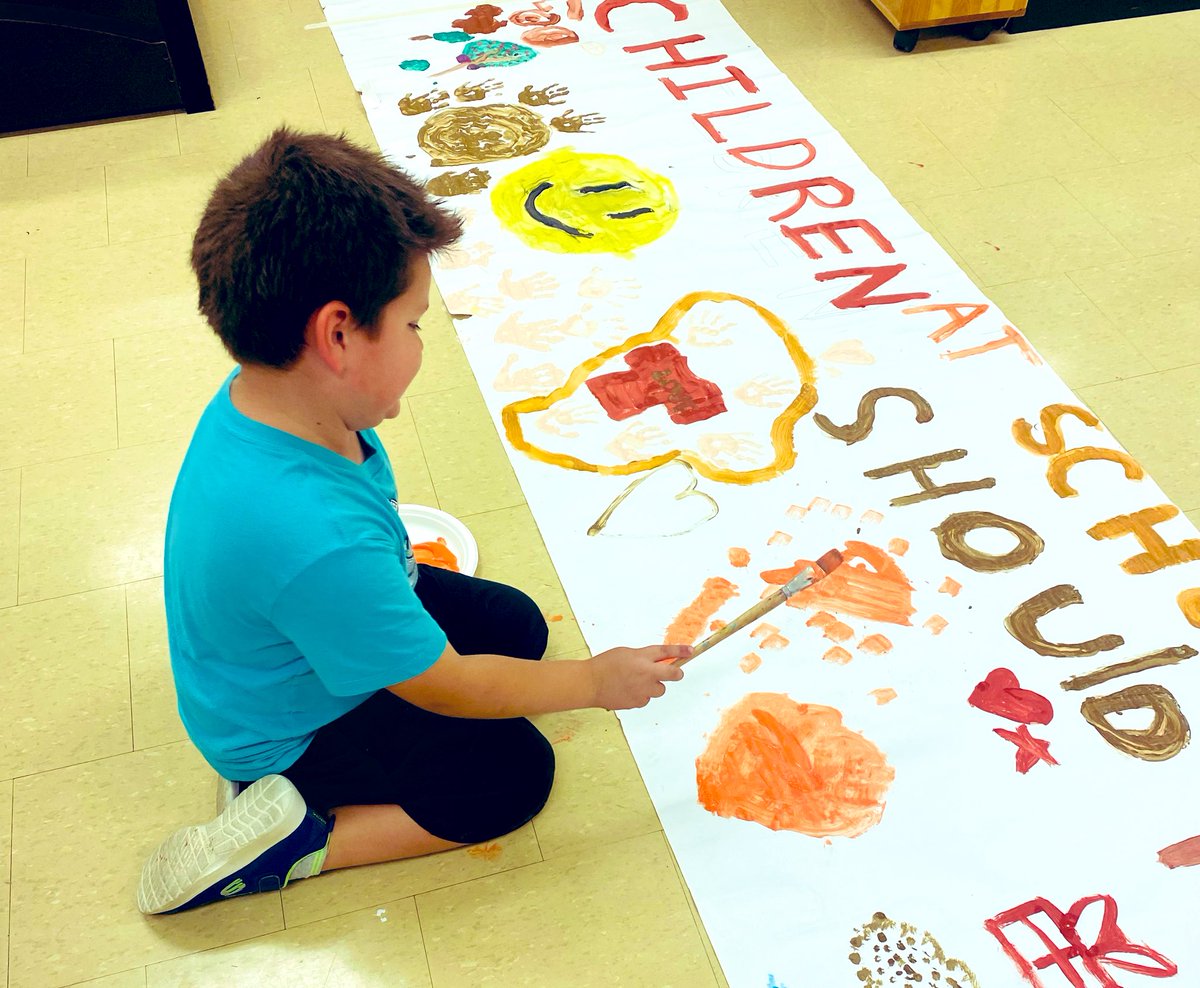 lobnafrench's tweet image. At school, Children should FEEL …💙💛 Children discussed their rights to feel happy, safe, loved and more !!  Reflecting on #OrangeShirtDay and Phylis’ feelings 💙💛  #plasp @PLASP_CCS