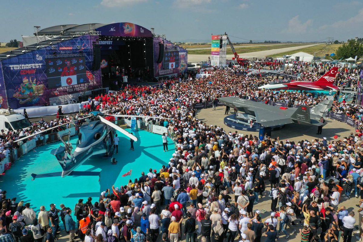 TEKNOFEST'TE ÖDÜLLER SAHİPLERİNİ BULDU🚀

Cumhurbaşkanımız Sayın <a href="/RTErdogan/">Recep Tayyip Erdoğan</a>, #TEKNOFEST'te dereceye girenlere ödüllerini verdi.

Gençleri; dünyanın en büyük havacılık, uzay ve teknoloji festivali <a href="/teknofest/">TEKNOFEST</a> İzmir'e davet etti.

📍Çiğli Havalimanı

sanayi.gov.tr/mh?n8NQq63Y