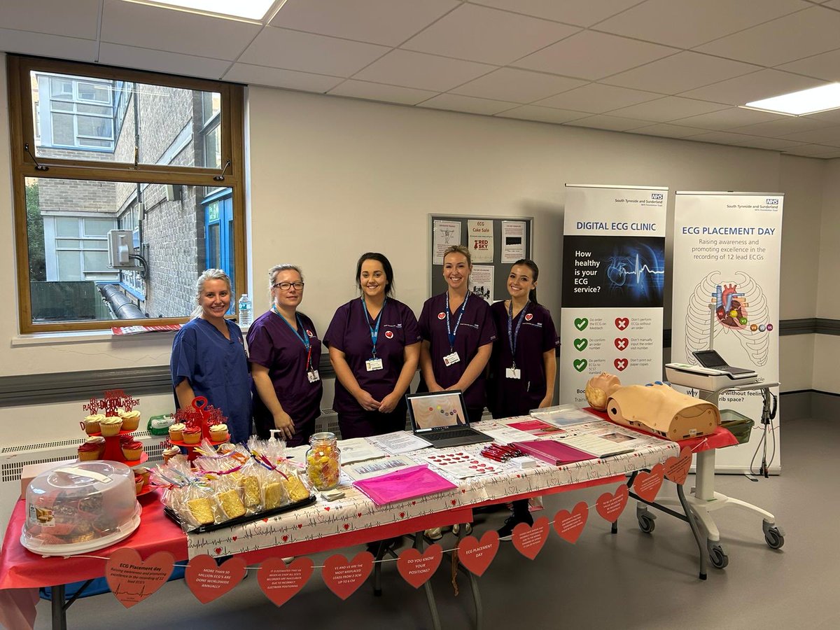 The lovely staff from the Digital ECG clinic on B floor main concourse. Educating staff on the importance of correct ECG placement #TOPIC ⁦<a href="/STSFTrust/">South Tyneside and Sunderland NHS Foundation Trust</a>⁩ ❤️🩺