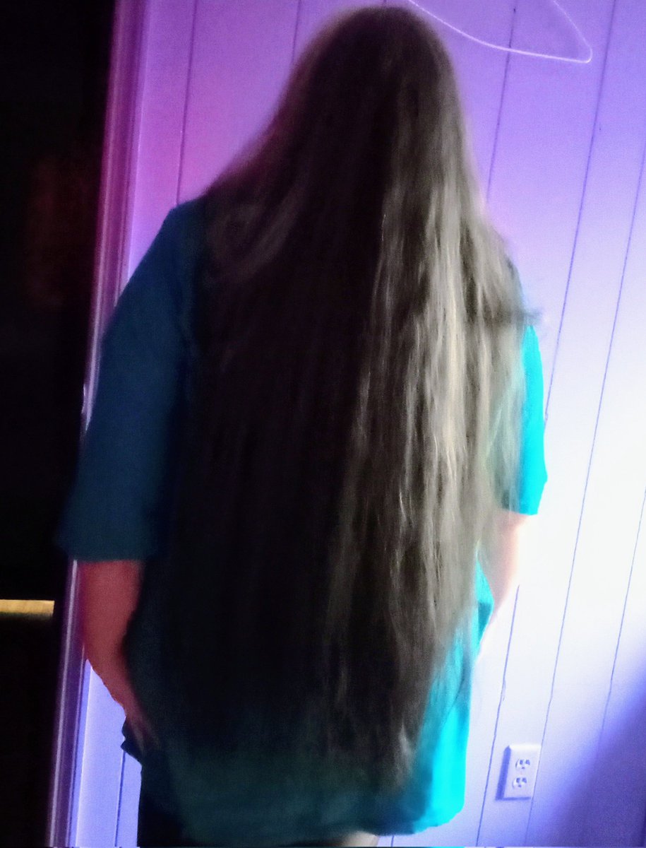 @CHAZDEAN @lisaloyal1 @QVC Chaz my name is Wilma. My Birthday is October 28. I will be 71. I watch you all the time on QVC. This is my hair. I wanted you to see it. A 71 Year Old with hair this long. This picture was taken a good while back. It's a little longer now. Just wanted you to see it. ✨❣️✨