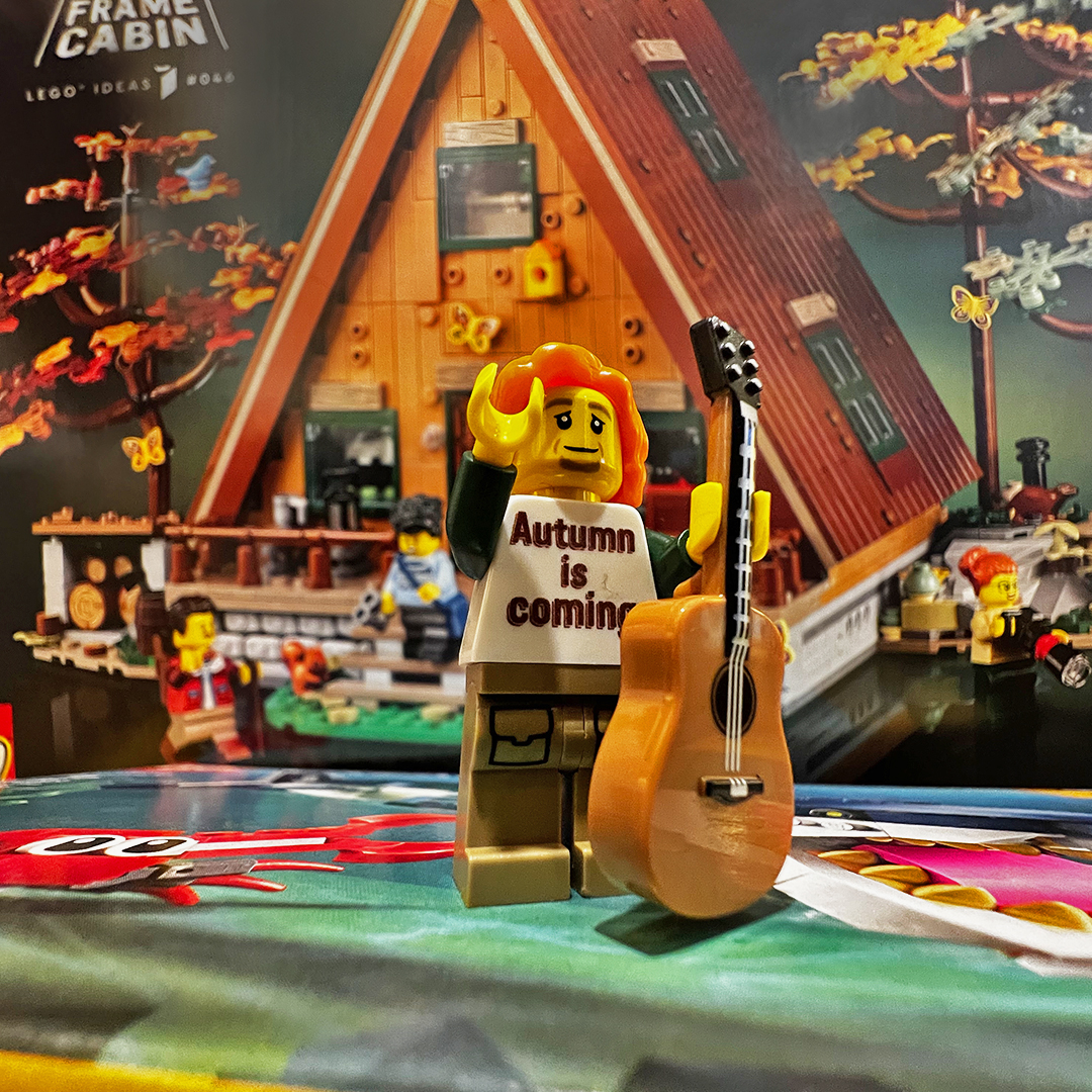 LEGO_Group's tweet photo. Autumn is *here*. 🍁 Currently listening in our LEGO House. 🎶 @edsheeran #AutumnVariations https://t.co/B5SqOs6lr5