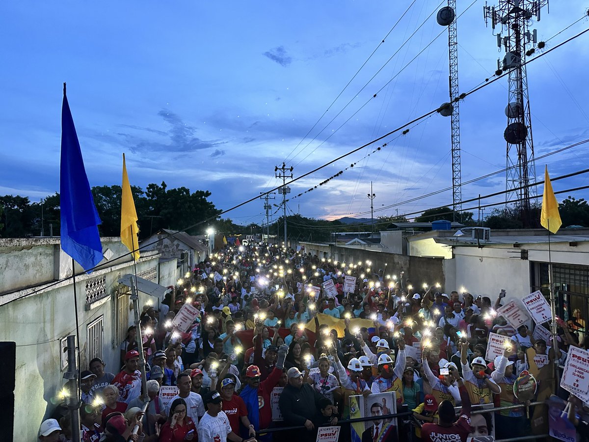LuisJonasReyes's tweet photo. Ayer nos fuimos a Bobare, donde se hicieron presente habitantes de distintos caseríos y zonas rurales de esa parroquia para rechazar las medidas coercitivas en contra de nuestro país. Además dieron su respaldo contundente a nuestro Presidente @NicolasMaduro y decirle al mundo que el Esequibo es nuestro!