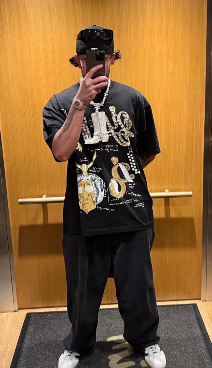 badbunnyontour tweet picture