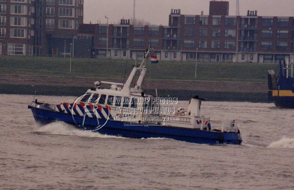 Shipguru's tweet photo. #Dutch #Harbour #Policeboat #P5 #underway at #Maasluis, #Netherlands - 17.03.2001 -  https://t.co/nfgboxc3g3 - NO PHOTOS can be used or manipulated without our permission @Politie https://t.co/Ne83Gy3KMc