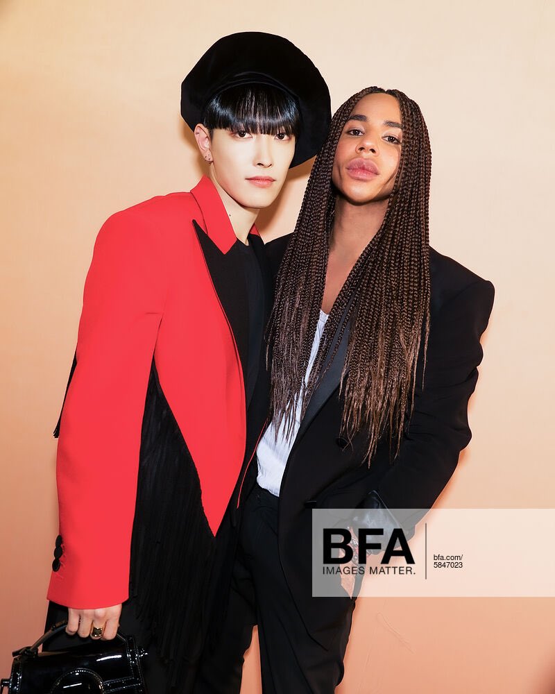 1024updates's tweet photo. [📷] Hongjoong with Olivier Rousteing 

#ATEEZ #에이티즈 #HONGJOONG #BALMAINARMY #BALMAINSS24 https://t.co/cbUIu5H25C