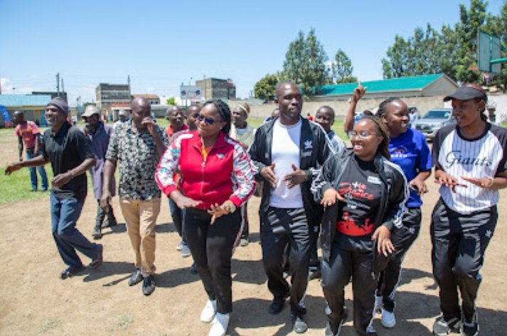 ReproductiveH15's tweet photo. Our CECM Youth,Gender,Culture and Social Services-Madam Josephine Atieno dancing isukuti on her way to honour International Safe Abortion Day 2023.
Also,What can be done to improve access?
#GoalsBeyondTheGoal
#ReproductiveHealthAwareness https://t.co/bB9gHv4fxb