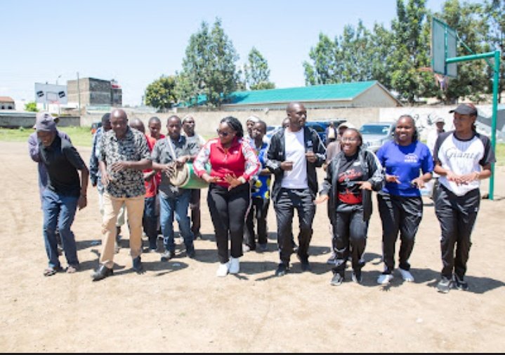 ReproductiveH15's tweet photo. Our CECM Youth,Gender,Culture and Social Services-Madam Josephine Atieno dancing isukuti on her way to honour International Safe Abortion Day 2023.
Also,What can be done to improve access?
#GoalsBeyondTheGoal
#ReproductiveHealthAwareness https://t.co/bB9gHv4fxb