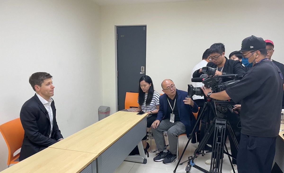 silvashih's tweet photo. Exclusive — My colleagues and I talked to Sam Altman @sama in Taipei earlier this week. Beyond discussing TSMC and generative AI, we were surprised by his enthusiasm to delve into nuclear fusion and renewable energy—a matter of significant importance to Taiwan. Link below 👇🏼 https://t.co/no38m4syYF