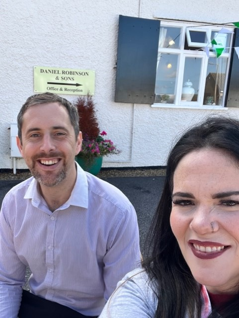ChrisVinceMP's tweet photo. Great to pop along to MacMillan Coffee Morning at Daniel Robinsons in Old Harlow with @munharlow this afternoon. https://t.co/lHSUObgJQA