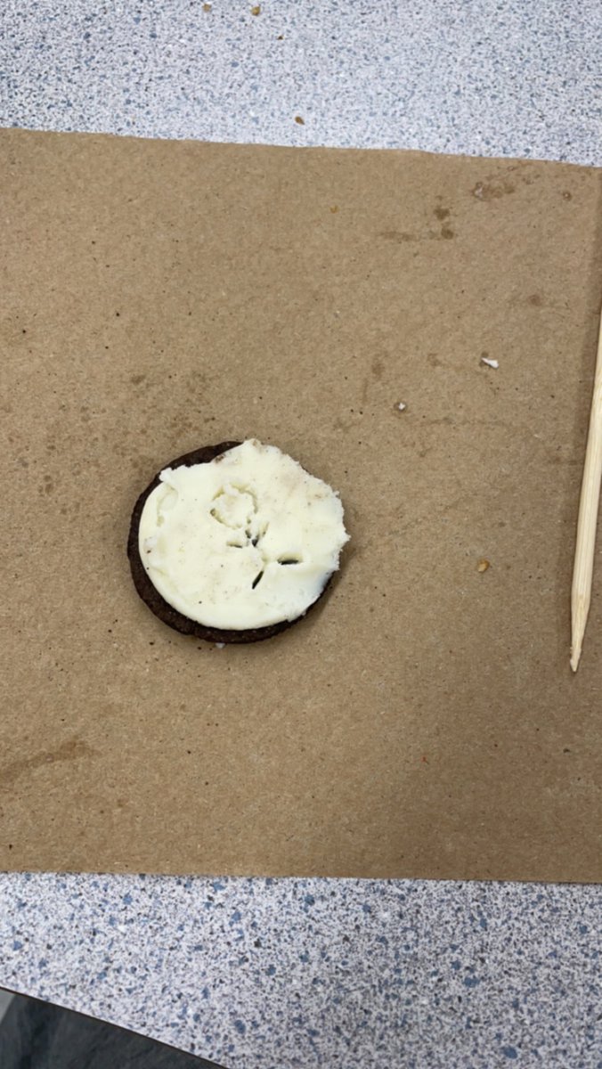 MrsNeumann_PTHS's tweet photo. Rainy days mean hot tea and Oreo relief sculptures in #APArtHistory #nocknation @RichHayzler https://t.co/IfGdeolPd6