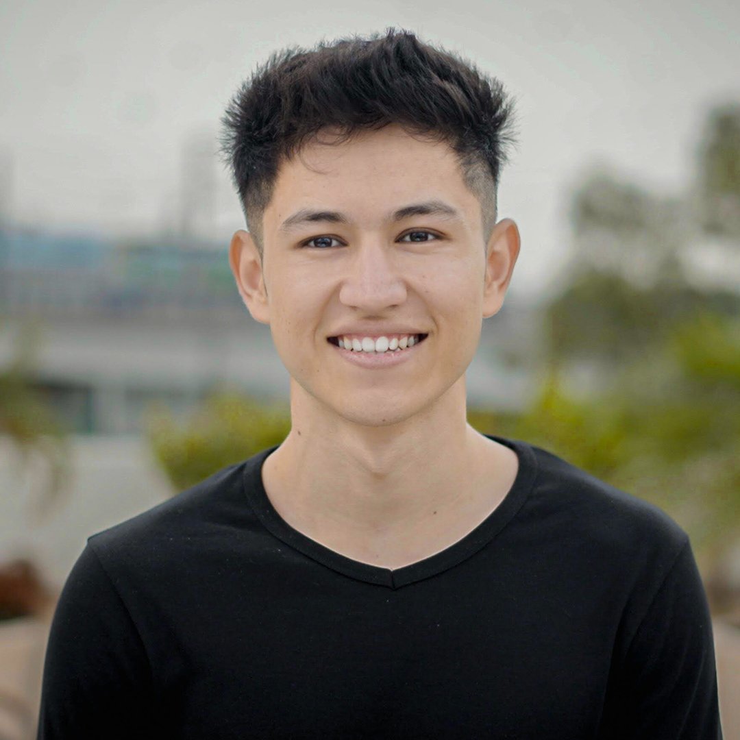 DuolingoENTest's tweet photo. Meet Asad, a refugee who defied odds to start at @Georgetown! 🎉With support from @Duolingo  &amp; @refugees, he's now pursuing a bachelor's degree in computer science at his dream school. Congrats, Asad! 👏 Learn more: https://t.co/7j2frB7qwQ #HigherEducation #RefugeeSuccess https://t.co/LCWu96Ni8T