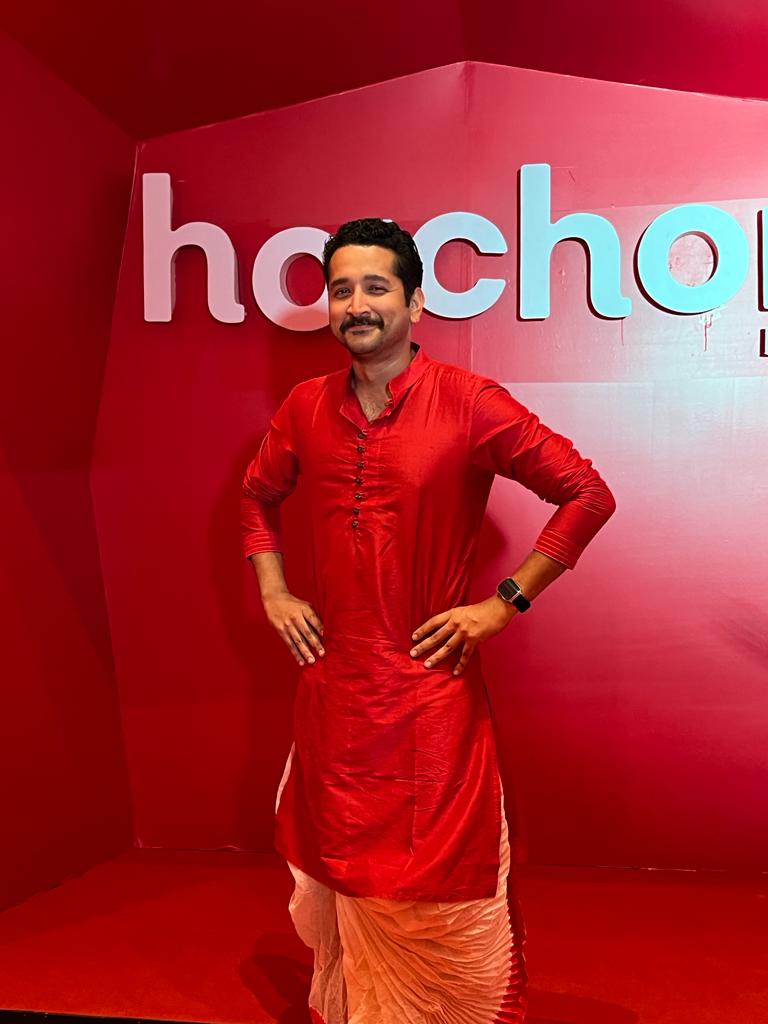 hoichoitv's tweet photo. Bangaliyana in full swing!!
@paramspeak #hoichoiSeason7  Join us at 8PM to check out your new binge list - https://t.co/ERZj34nJRg https://t.co/v6GuxxKKNo https://t.co/vZiNrSo4NZ