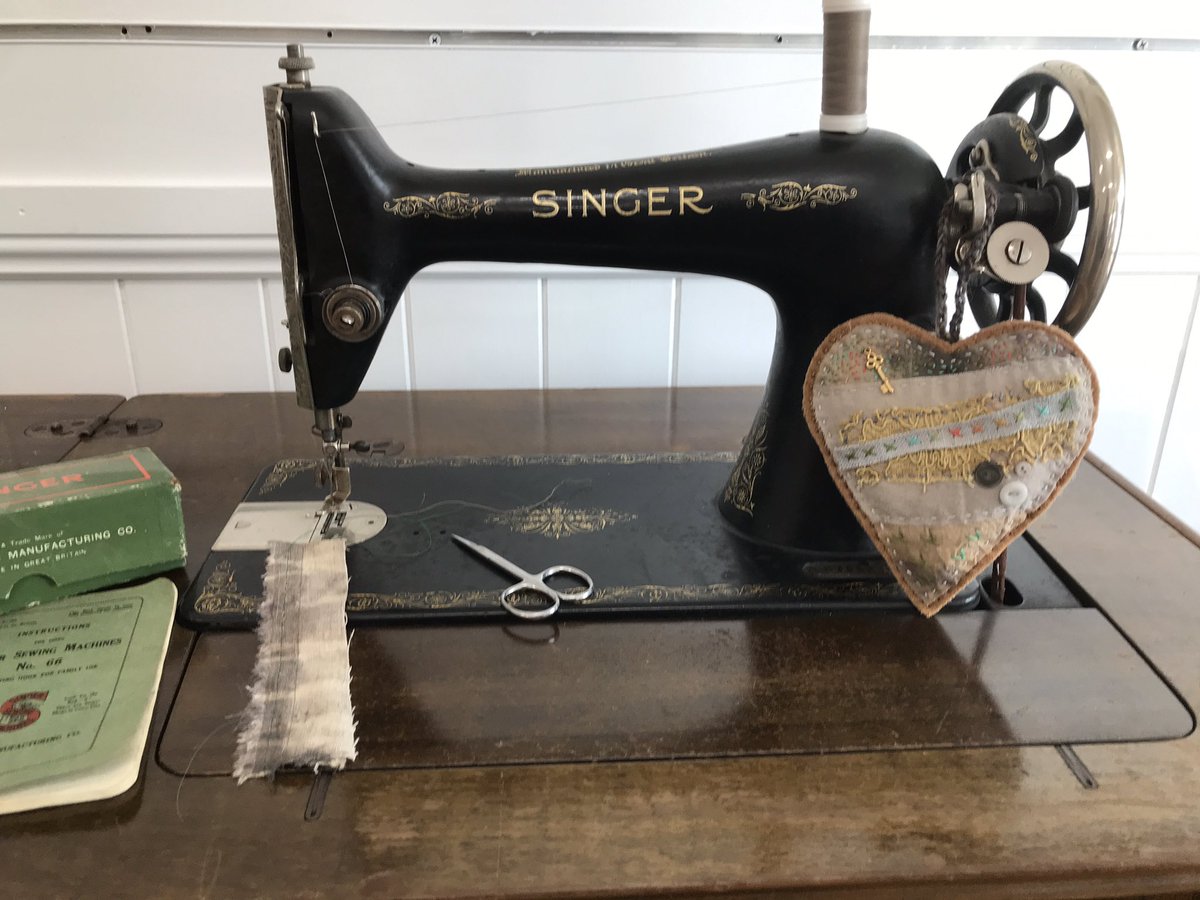 gonerustic's tweet photo. To my shame itβs taken me 15 years to actually try sewing on this pre-1940βs treadle! It sews beautifully! This will be available for my new Mini Muffins stitching group to use; starts October 4 (1-3 pm).
https://t.co/VH9SKxNsLM
#treadle #sewing #machine #prewar #vintage https://t.co/5dWNItAB2Z