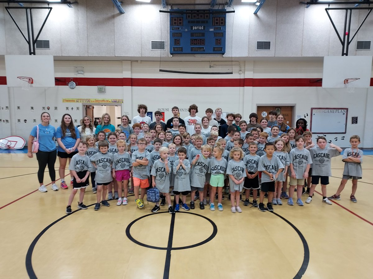 MCE_EastEagles's tweet photo. Thank you to Coach Carpenter and his Cascade high school basketball teams for leading the basketball camp at MCE!  The students really loved it! @Cadethletics @StaceyMonnett @MillCreekSupt #EA3 #ssBO https://t.co/hbUi9hbwwU