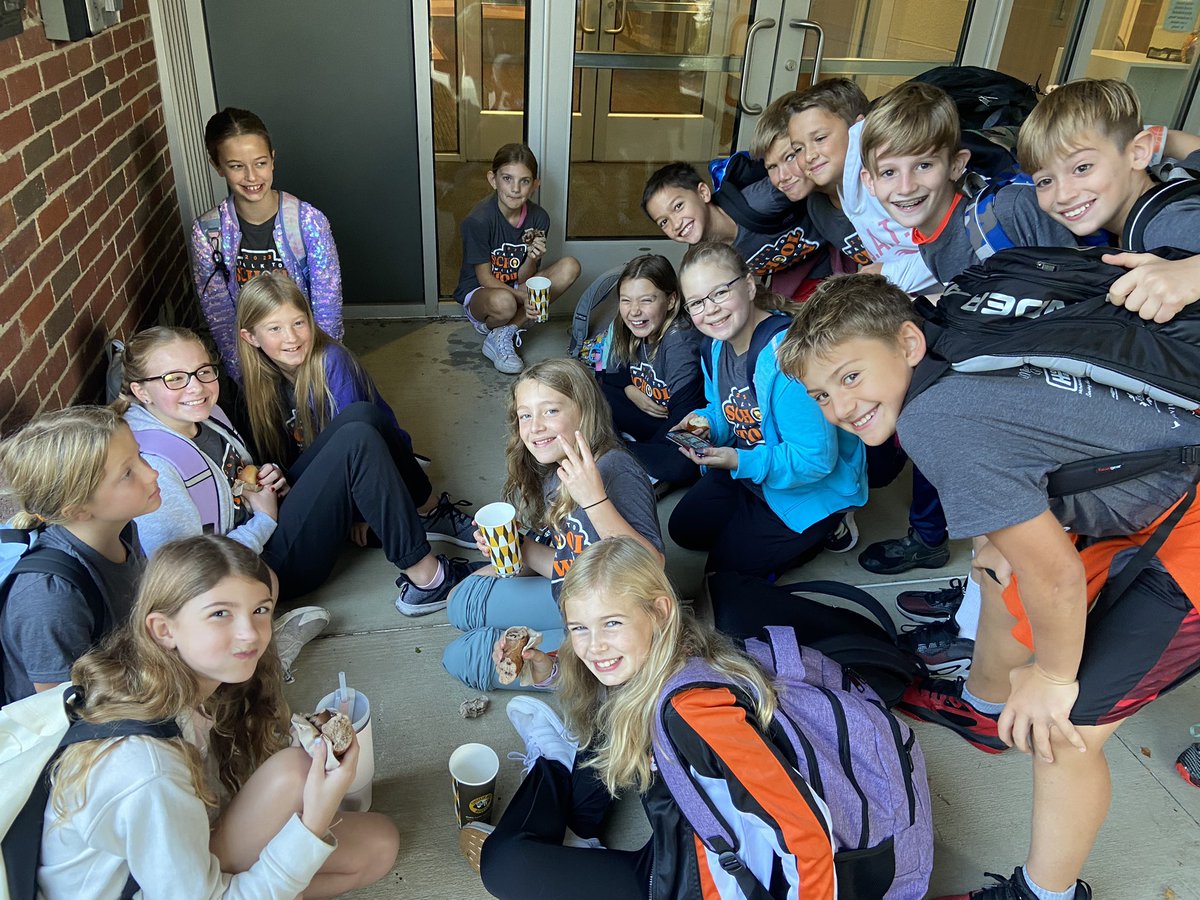 CfisYearbook's tweet photo. IS Walk to School/Town #cftogether https://t.co/NUIwXyxrtD