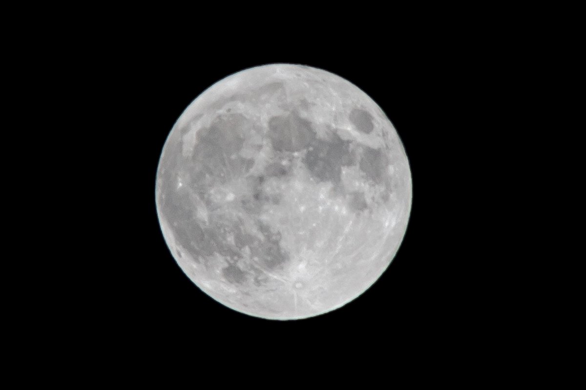 Bb_shizu's tweet photo. 久しぶりにお月さまを撮ってみました🌕
#中秋の名月2023 https://t.co/zMPJnd8Eop
