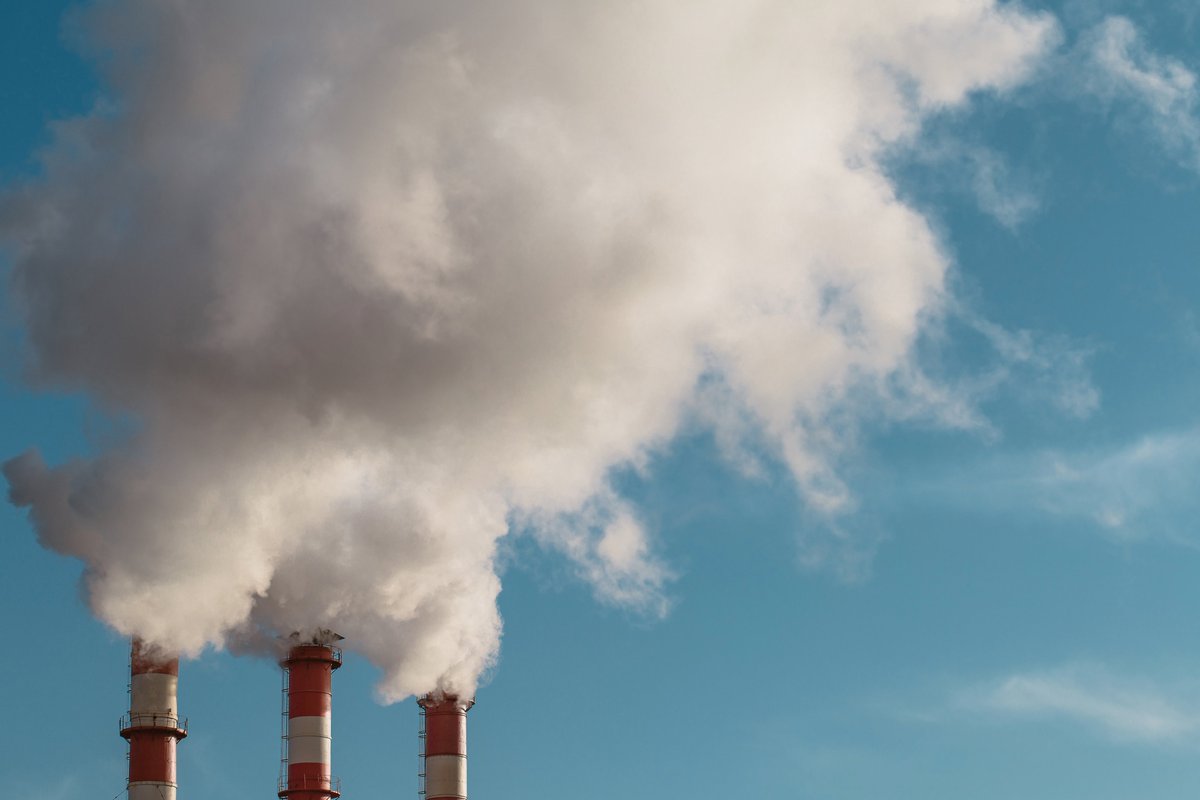Les #émissions de gaz à effet de serre, de particules fines et des gaz précurseurs d’ozone ont légèrement progressé en 2021 en Belgique. C’est ce qu’il ressort des comptes des émissions atmosphériques pour la période 2008-2021, que le Bureau fédéral du Plan a établis dans le