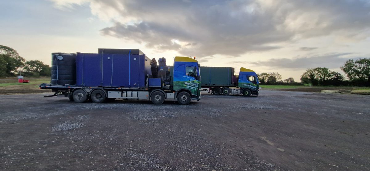 ShireToilet's tweet image. Trip upto skeedby for both lorries today getting the first lot of 14 cabins into site 👇🏻

Call us on 01205481365 for all of your site set up needs!

#sitesetup #canteens #offices #dryingrooms #storage #toiletblocks #waterbowser #generators #fuelcubes #shirehiabhire