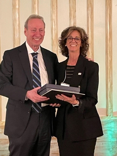 IslandHarvest's tweet photo. Last night, our President &amp; CEO, Randi Shubin Dresner was honored alongside an amazing group of women at the #WomenOfDistinction Networking &amp; Awards event. Congratulations to all the honorees. #IslandHarvest. https://t.co/6zdQuza2j0