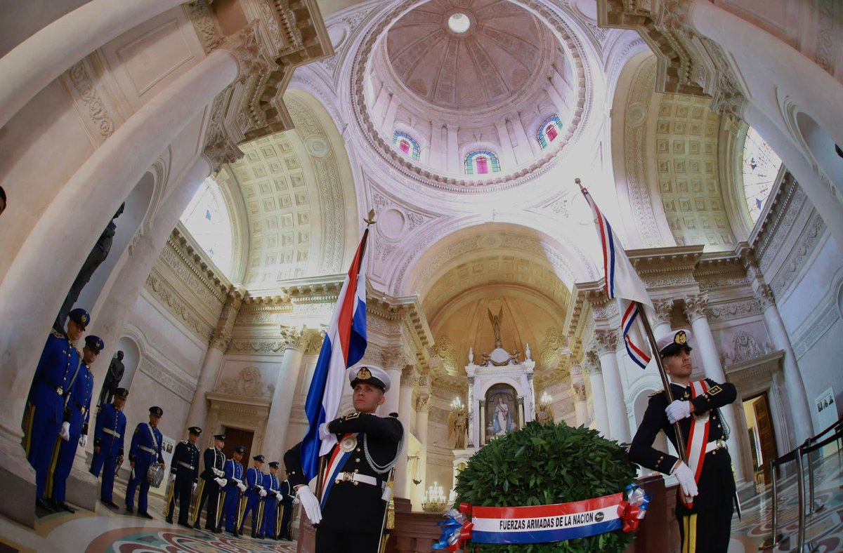 SantiPenap's tweet photo. Rendimos homenaje a nuestros valientes Héroes en el 91º Aniversario de la Victoria de Boquerón. Vamos a honrar ese  legado de sacrificio con honestidad y patriotismo. 🇵🇾 https://t.co/irU9mD3vkQ