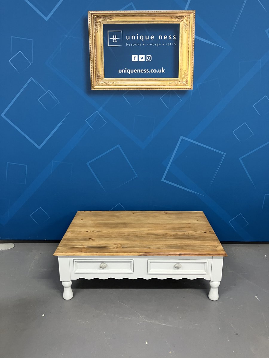 Our local creative team at uniqueness, have revitalised this Coffee Table using Frenchic Al Fresco Swanky Pants and Browning Wax.

£179 W: 120cm H: 40cm D: 80cm