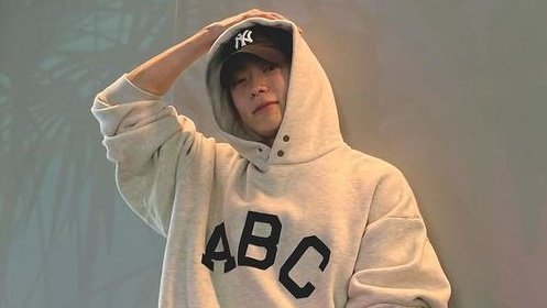 Jaehyun looks so cuddly in hoodies
