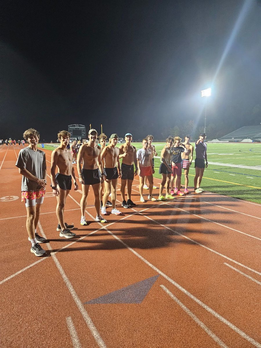 Troy_Hart5's tweet photo. An early 5:45am practice today for the cross country and track team! #techwell #crosscountry https://t.co/tIdXWQdWEW
