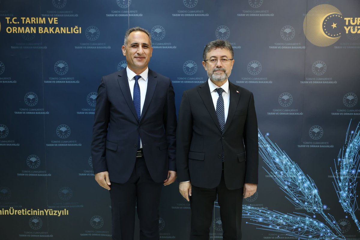 muglatarim's tweet photo. Cumhurbaşkanı kararnamesi ile Kars İl Tarım ve Orman Müdürlüğü görevine atanan İl Müdür Yardımcımız Enver Aydın'a bir veda yemeği düzenledik.
Muğla'ya verdiği hizmetler için teşekkür ediyor, @muglatarim ailesi olarak yeni görevinde üstün başarılar diliyoruz.
Yolu açık olsun. https://t.co/jec0WxjASt