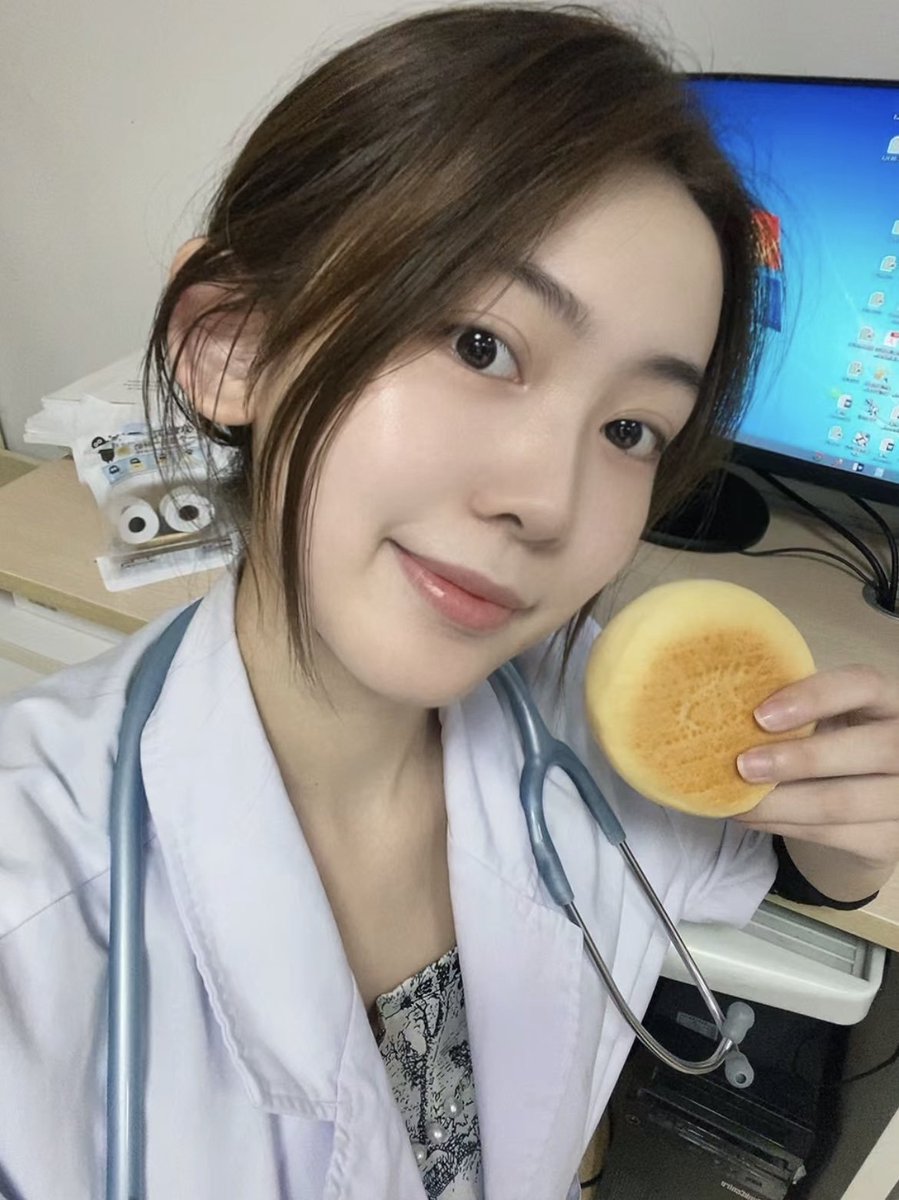 trynnnasurvive's tweet photo. 中秋节快乐，看来今晚我又要一个人独守空房了，有没有哪个臭宝来约的，可以私信我  #26岁以下的勿扰 https://t.co/Svp4vasw2i