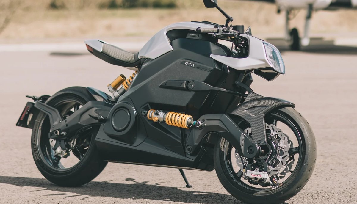 CptElectro's tweet image. 🏍️ Ready for a jolt of excitement? #ArcVector is bringing test rides straight to your door with their exclusive white-glove service! 😎🌟 
#CaptainElectro #CptElectro #ElectricMotorcycle #EcoFriendly #LuxuryRide

captainelectro.com/motorcycles/el…