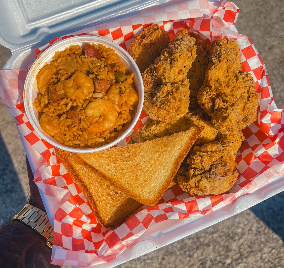 DubbsGrubs's tweet photo. There's a brand new black owned food truck in Fort Worth...simple menu but they have some 🔥

- Wings w/ smoked jambalaya 
- Wings w/ Red Beans and rice 
- Tenders and fries 

Hands down the smoked jambalaya was the best I've ever had. 10/10. 

📍Chicken Headz Cajun Chicken 
1002 S Main Street Fort Worth Tx